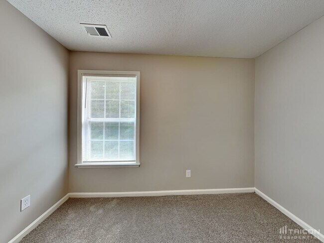 Building Photo - 11335 Fox Hill Dr