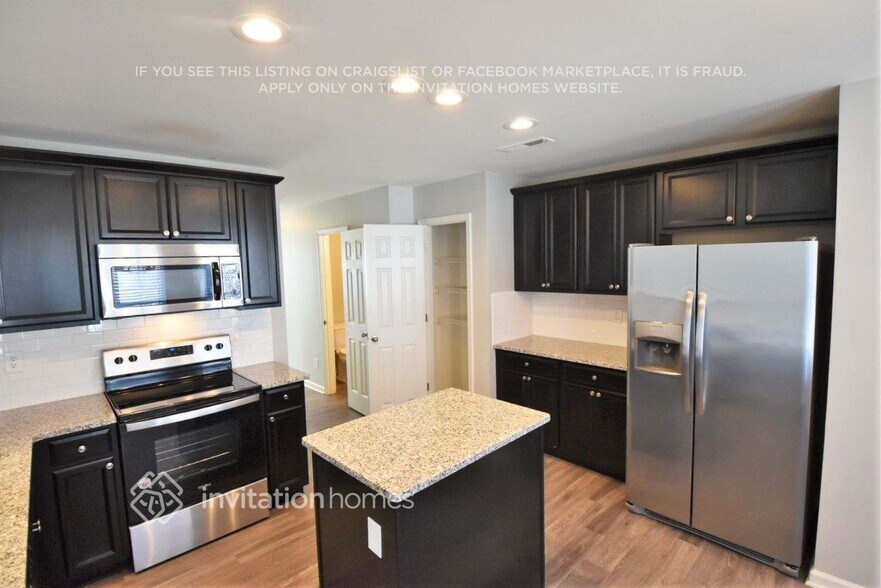 Building Photo - 5212 Sunriver Rd