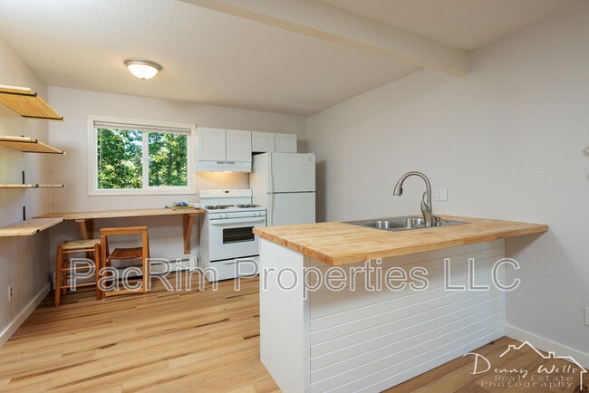 Building Photo - 1807 W 36th Ave