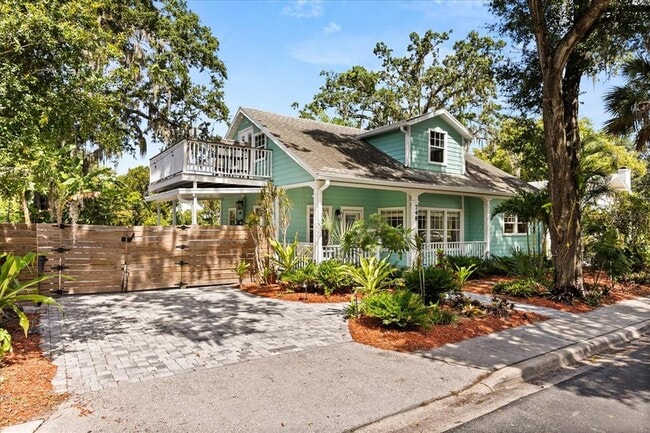 Building Photo - 748 Altaloma Ave