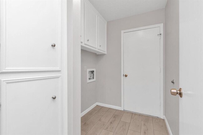 Building Photo - 1102 Comstock Springs Dr