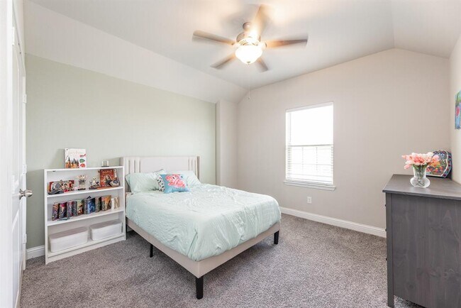 Building Photo - 15215 Holloway Hls Trl