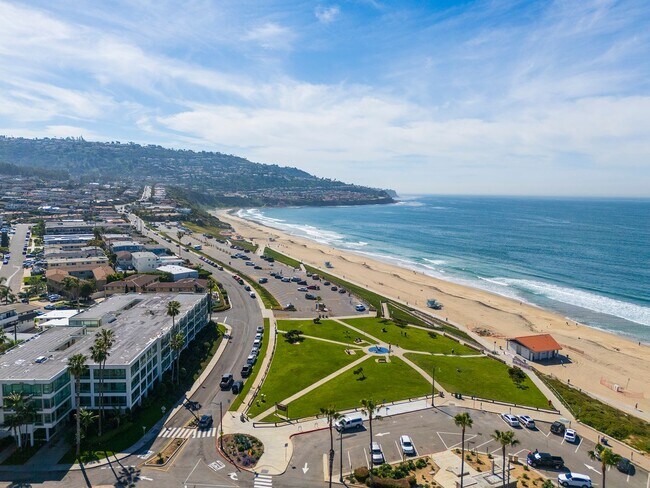 Building Photo - Cozy Redondo Beach Rental