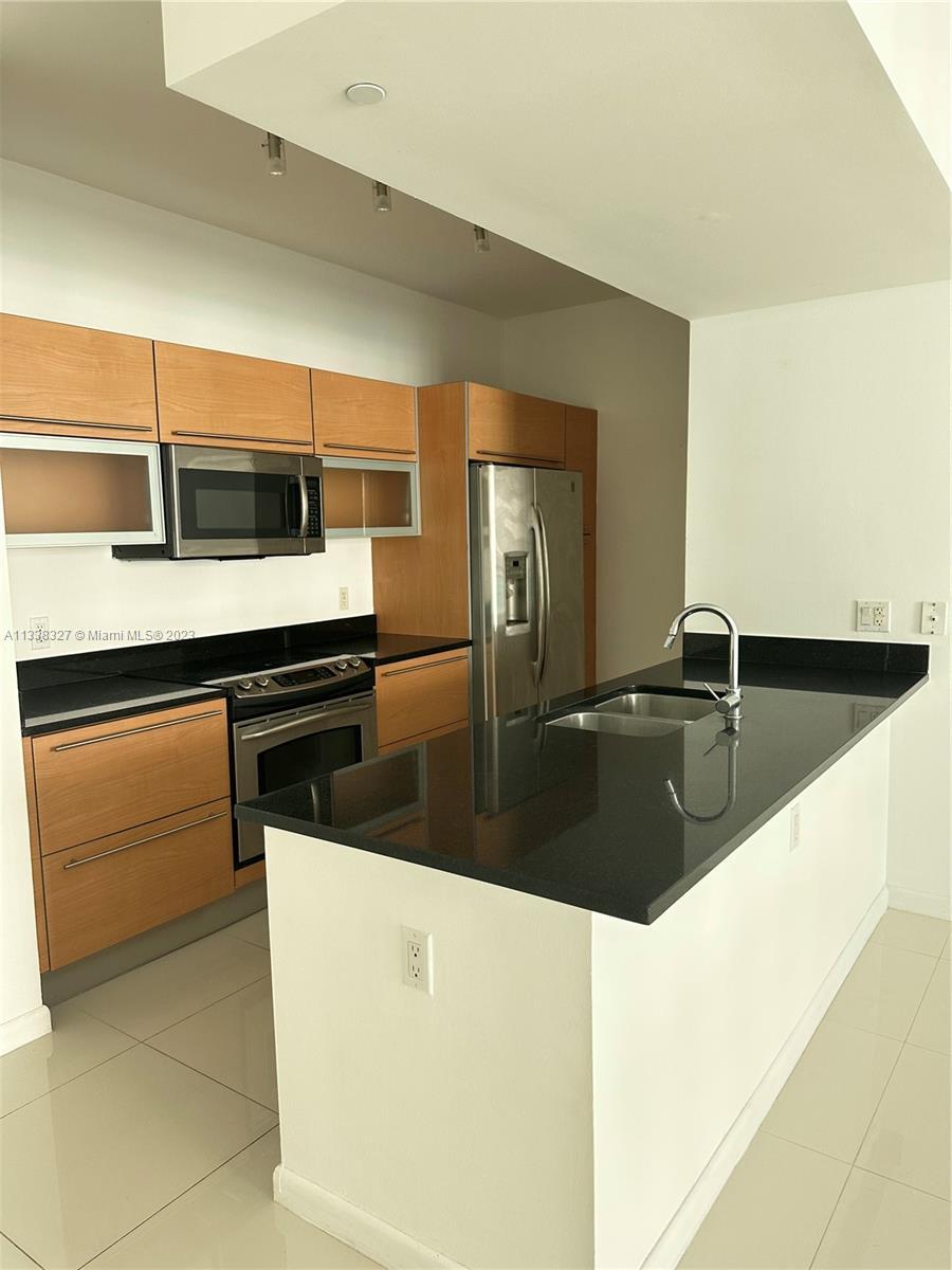 Building Photo - 951 Brickell Ave