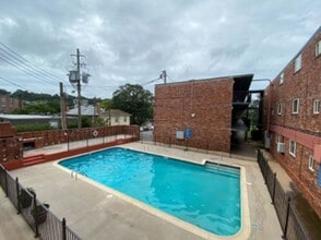 Building Photo - Step Right In, Effortless Living in Highland Park for $1,050 a month.