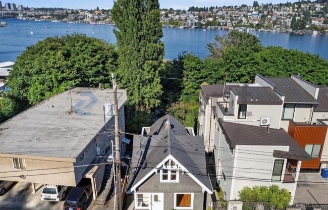 Building Photo - 2038 8th Ave N