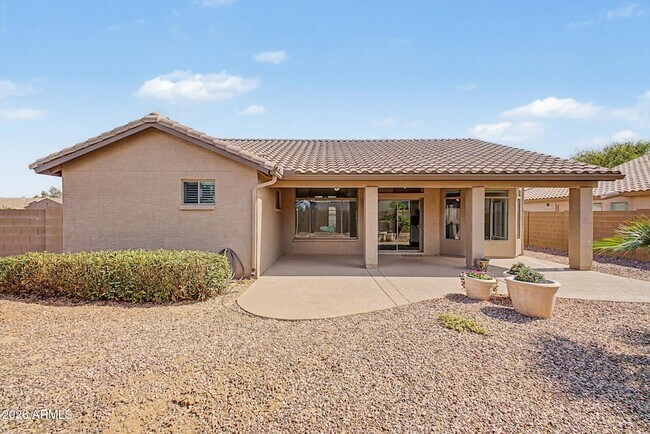 Building Photo - 16110 W Vale Dr