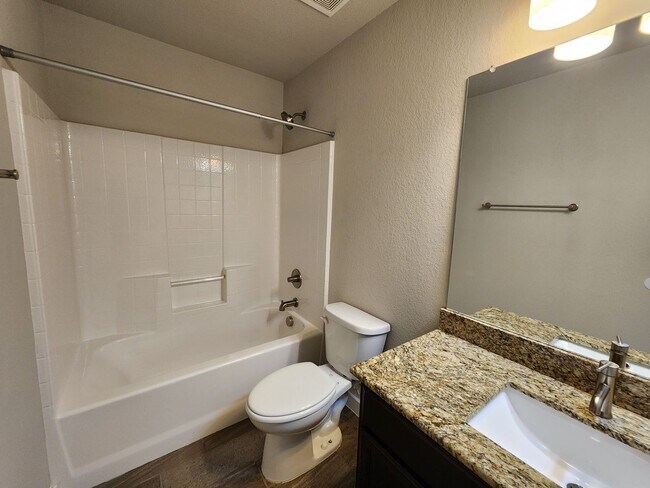 Building Photo - Large 3/2.5/2 in Creekside Crossing! Game Room + Balcony! Fridge Included / CISD