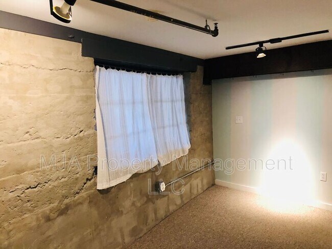 Building Photo - 346 Pierpont Ave