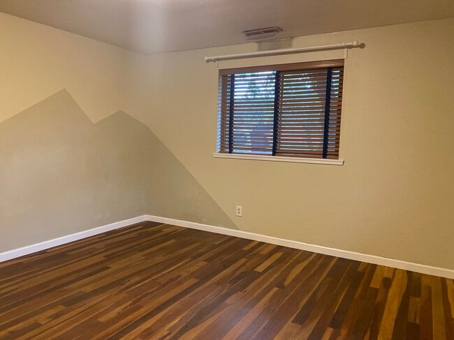 Building Photo - 483 E Hersey St