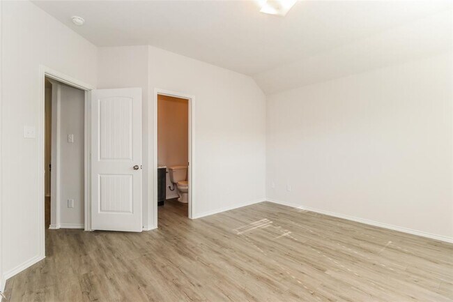 Building Photo - 25242 Sanitas Valley Dr