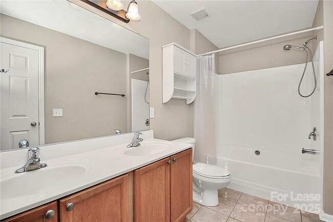 Building Photo - 9563 Glenashley Dr