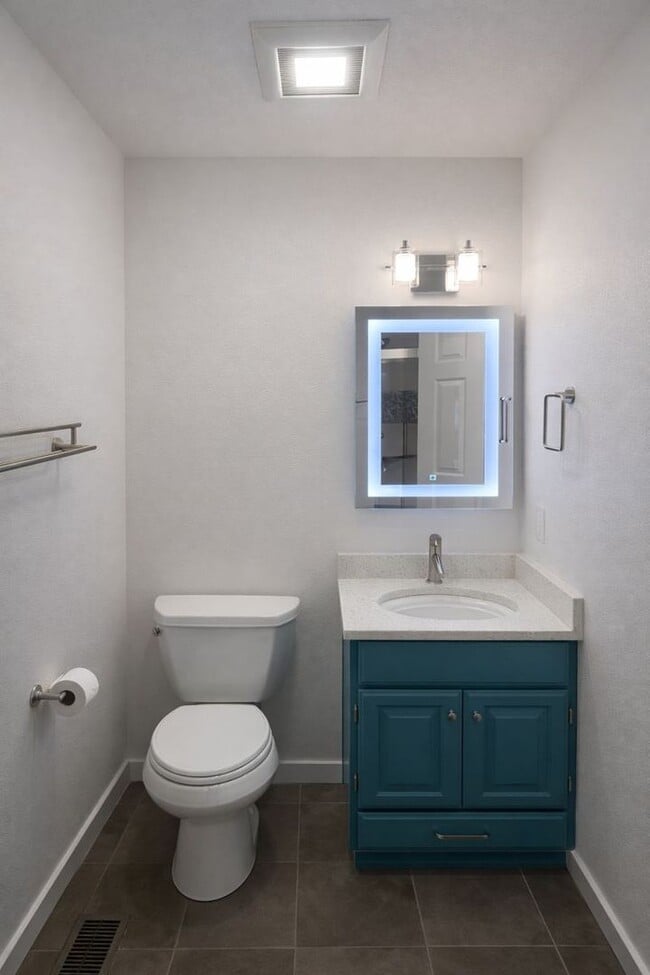 Building Photo - 2 Bed, 2 Bath Serene Waterfront Port Ludlow Condo For Rent!