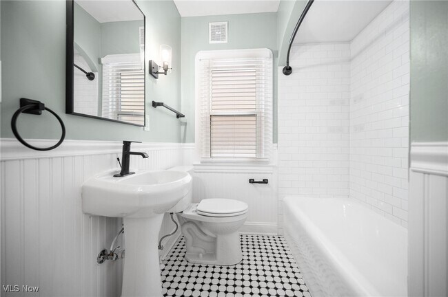 Building Photo - 2258 Northland Ave