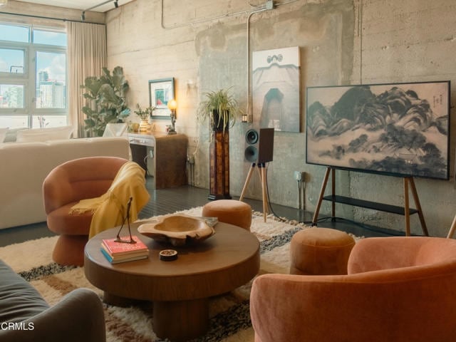 Building Photo - 530 S Hewitt St