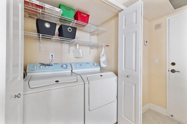 Building Photo - 5440 N Ocean Dr