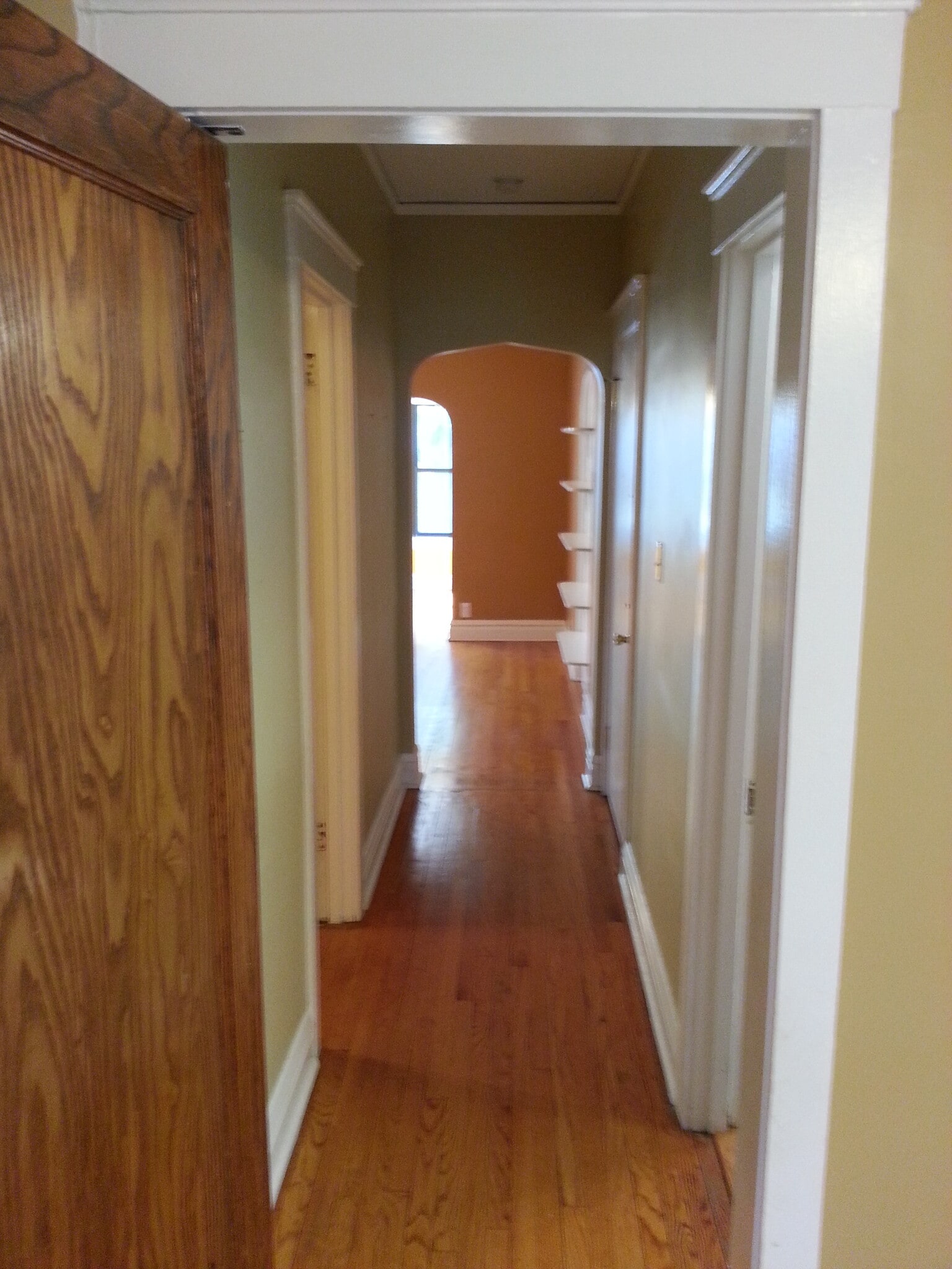 Hallway - 6426 N Lakewood Ave