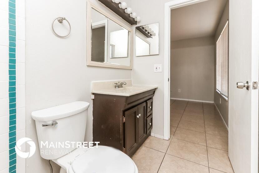 Building Photo - 353 SW Belmont Cir