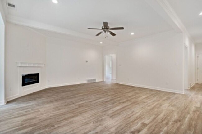 Building Photo - 31 Scattered Oaks Dr