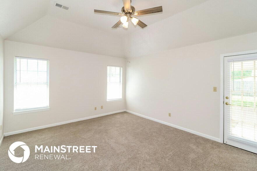 Building Photo - 2323 Kindlewood Dr