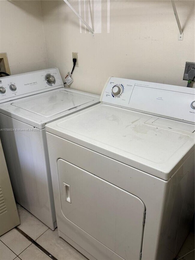Building Photo - 10521 SW 158th Ct