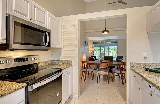 Building Photo - Spacious 3 bedroom, 2 bath condo with a lake view in Palmer Ranch