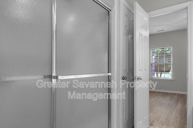 Building Photo - 201 Foxbury Square