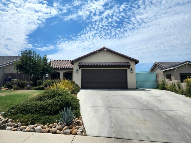 Primary Photo - NE Bakersfield 4 bed 2 bath home with sola...