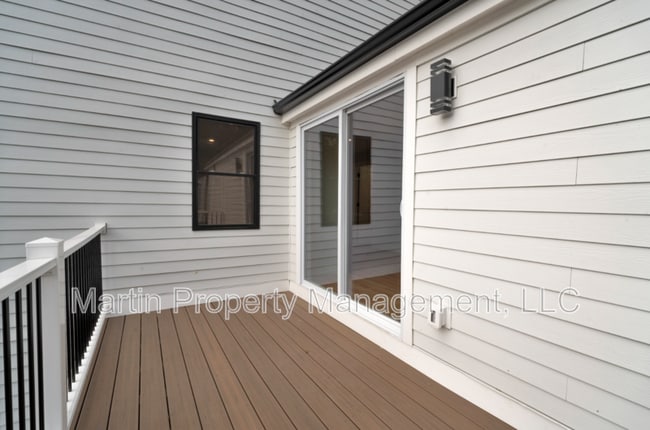 Building Photo - 1 Rockingham Ave