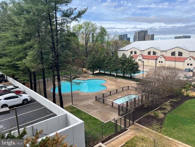 Building Photo - 1800 Old Meadow Rd