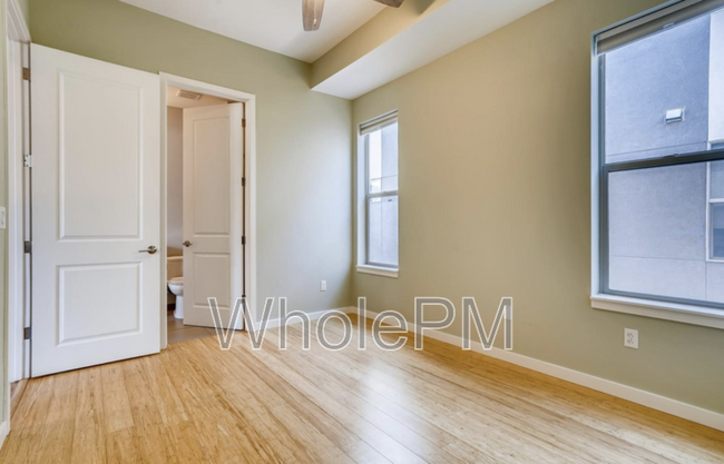 Building Photo - 2331 Glenarm Pl