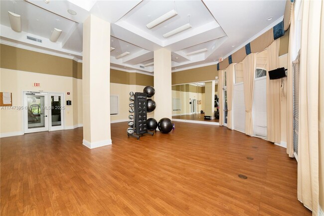 Building Photo - 17145 N Bay Rd