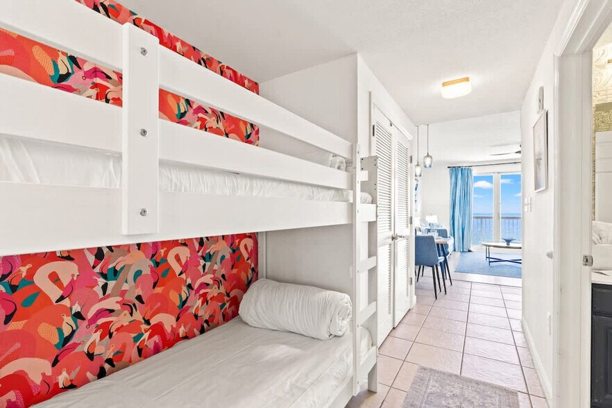 Building Photo - 5115 Gulf Dr