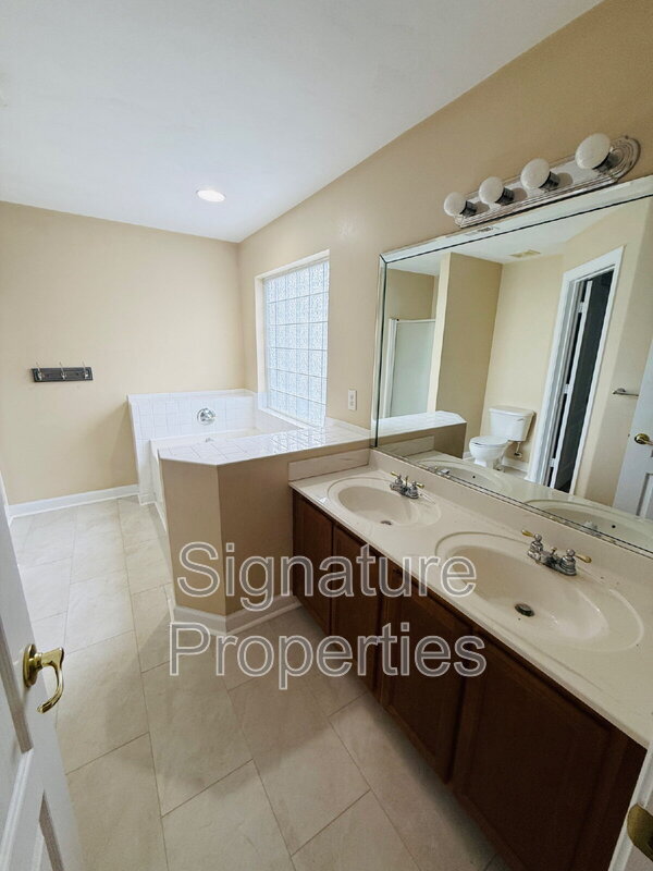 Building Photo - 712 Tallahassee Dr