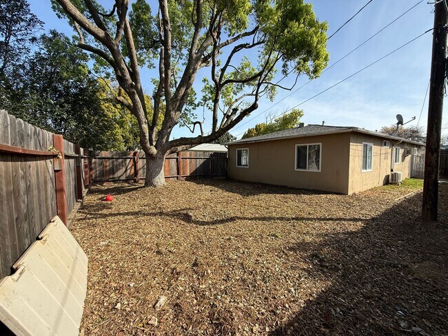 Building Photo - 4590-4592 73rd St, Sacramento, CA 95820