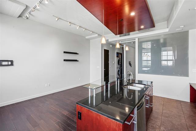 Building Photo - 2600 W 7th St