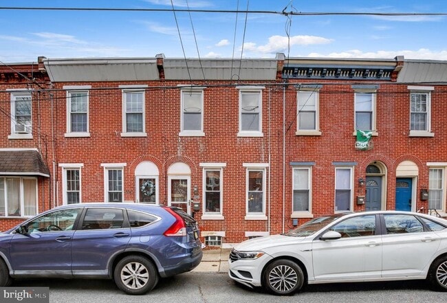 Building Photo - 818 Belgrade St