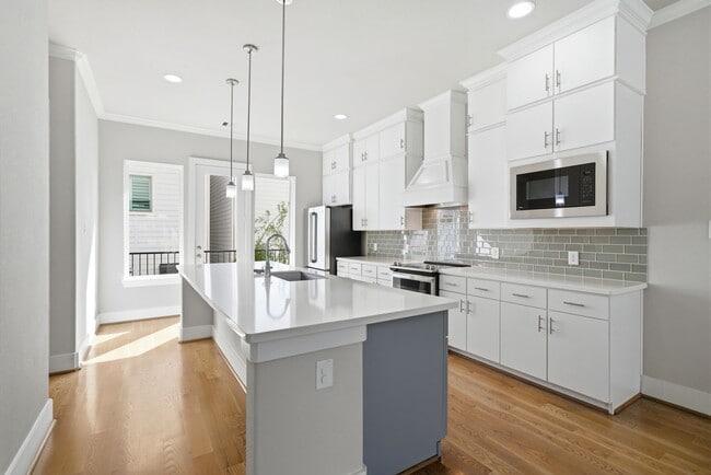 Building Photo - 1307 W 24th St