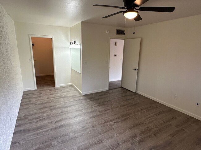 Building Photo - APARTMENT - UPTOWN SEDONA