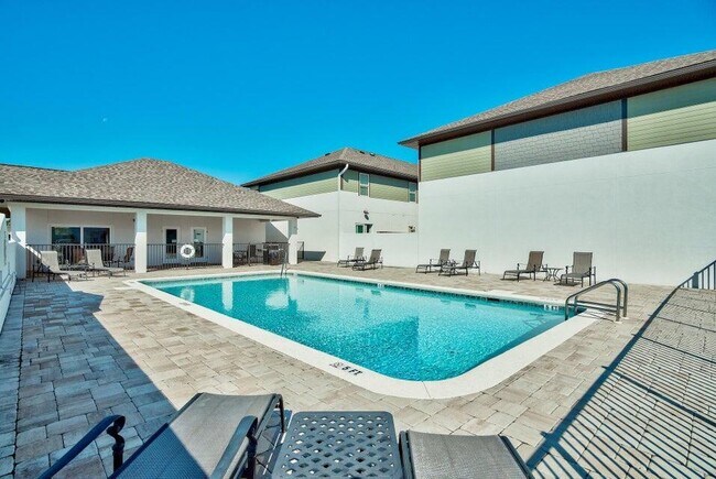 Building Photo - 995 Airport Rd