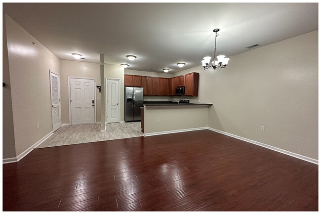 Building Photo - 932 Southmoor Dr