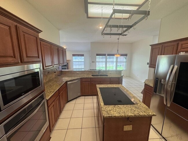 Building Photo - 16101 W Dorman Dr
