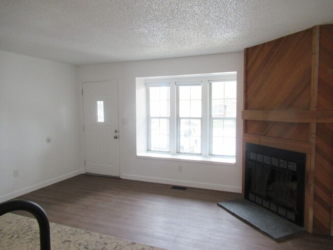 Building Photo - Adorable 1 bedroom with W/D