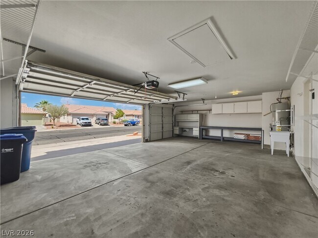 Building Photo - 1037 Blue Lantern Dr