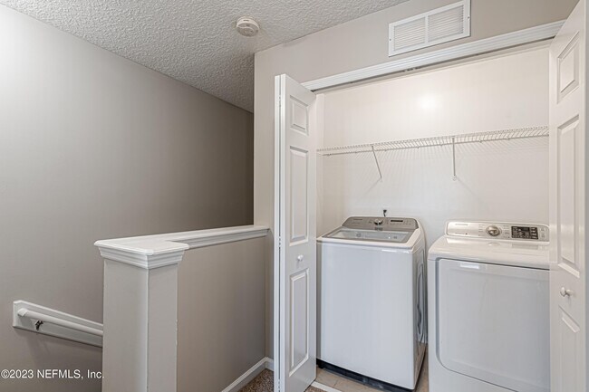 Building Photo - 3861 Aubrey Ln