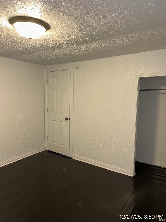 Building Photo - 1009 E Spraker St