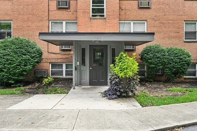 Building Photo - 1738 E Long St