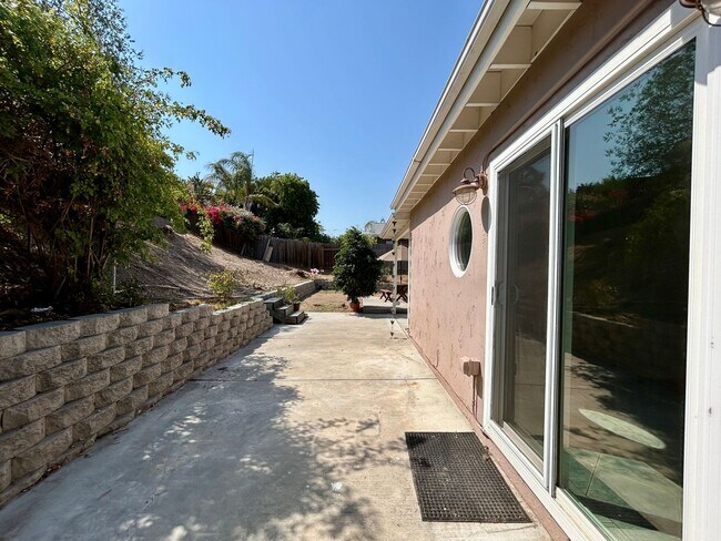 Building Photo - 4 Bed, 2 Bath in the Heart of Santee!