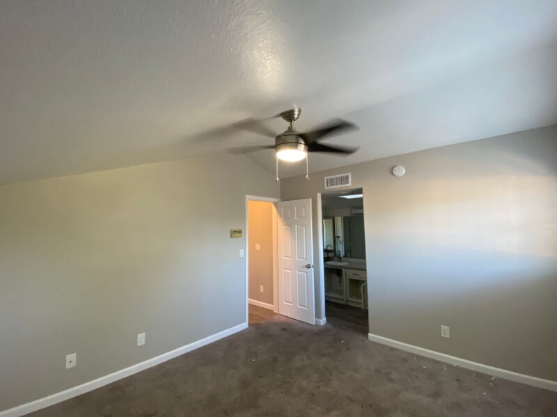 Building Photo - 2333 W Garden Dr