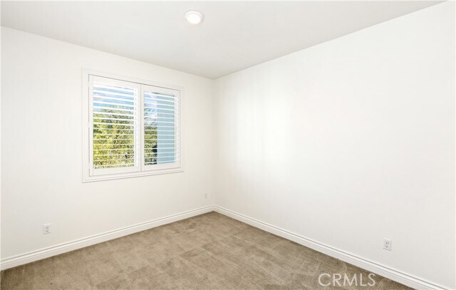 Building Photo - 148 Spectacle